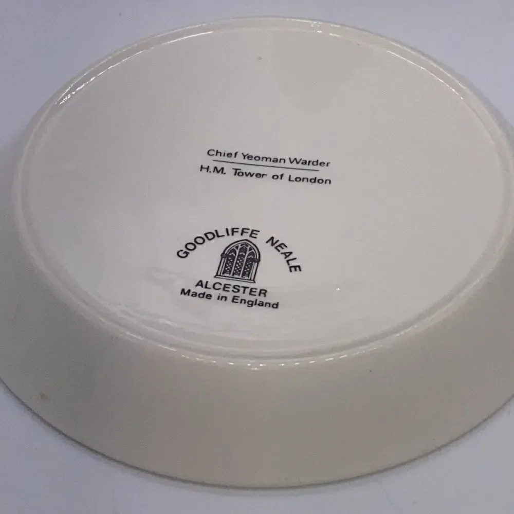Lot 2 Souvenir Miniature Plates from London